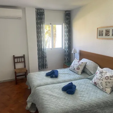 Palmeras 8 Menyber * נרחה